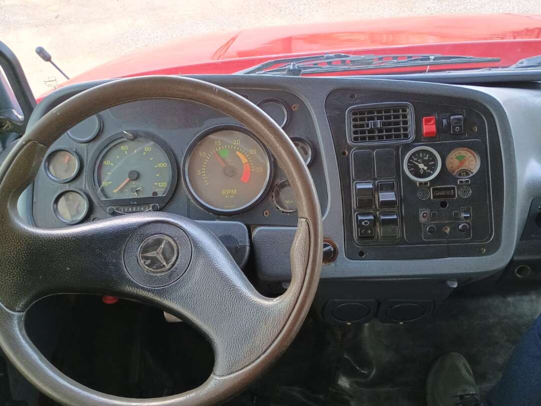 Caminhão MERCEDES BENZ MB 1620 Carroceria ANO 2009 de 1.000CAR Curitiba no Paraná