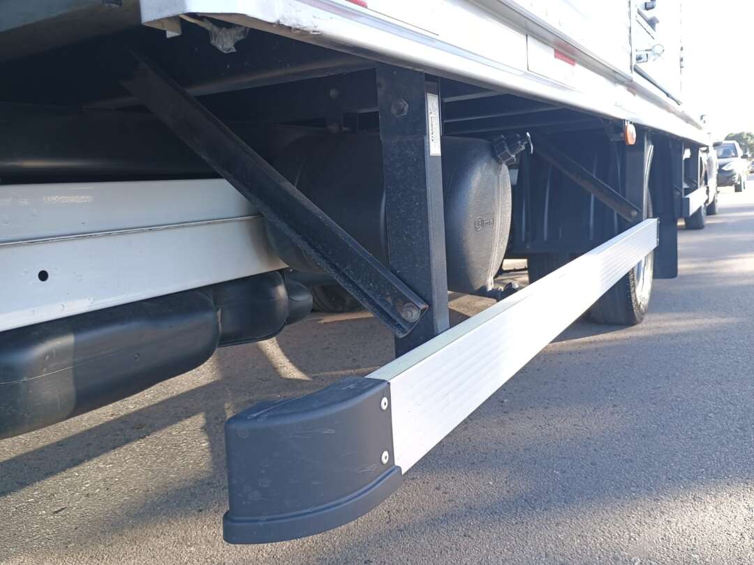 Caminhão MERCEDES BENZ SPRINTER Baú Furgão ANO 2022 de 1.000CAR Curitiba no Paraná