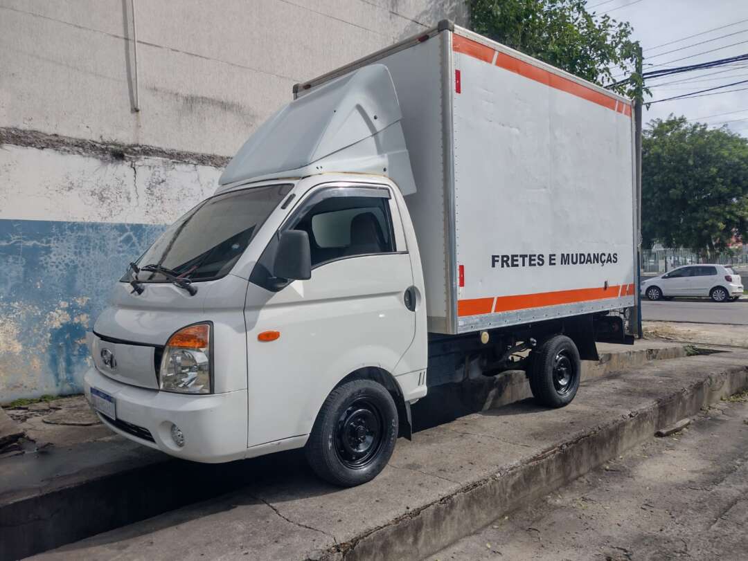 Caminhão HYUNDAI HR Baú Furgão ANO 2008 de 1.000CAR Curitiba no Paraná