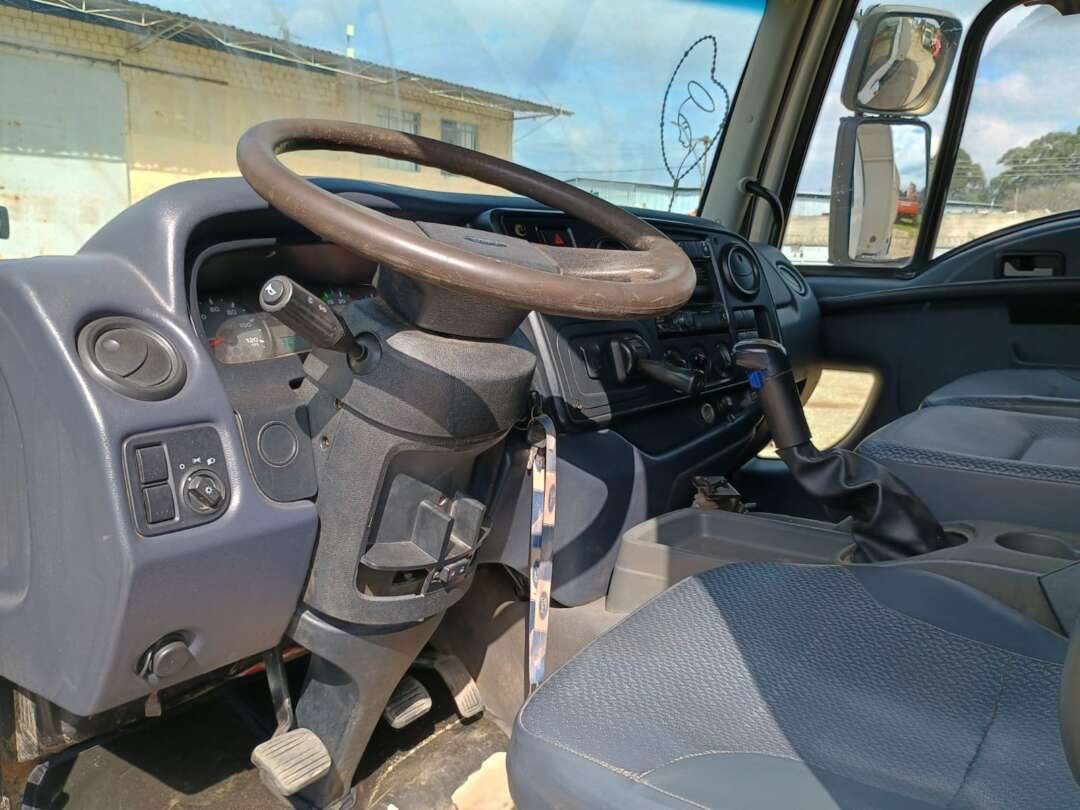 Caminhão FORD CARGO 2629 Caçamba Basculante ANO 2013 de 1.000CAR Curitiba no Paraná