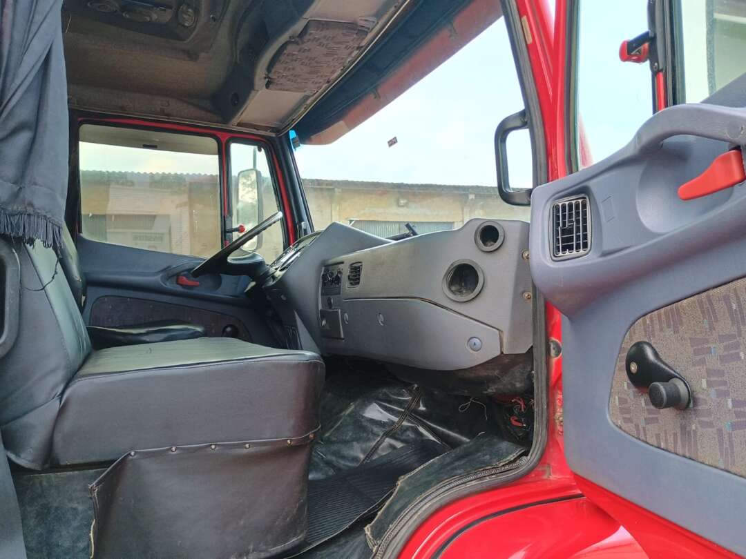 Caminhão MERCEDES BENZ MB 1620 Carroceria ANO 2009 de 1.000CAR Curitiba no Paraná