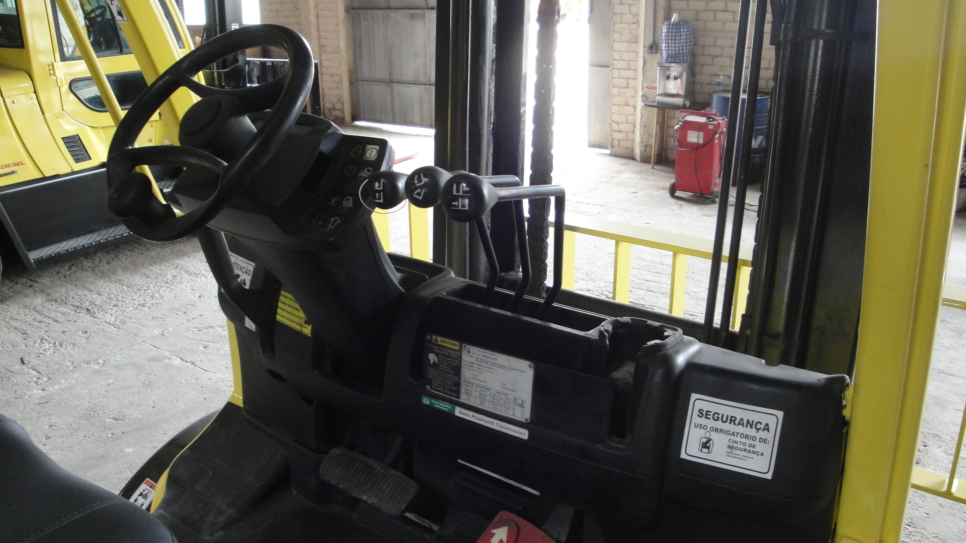 EMPILHADEIRA HYSTER H-155 FT 2014 de Br Tratores no Paraná