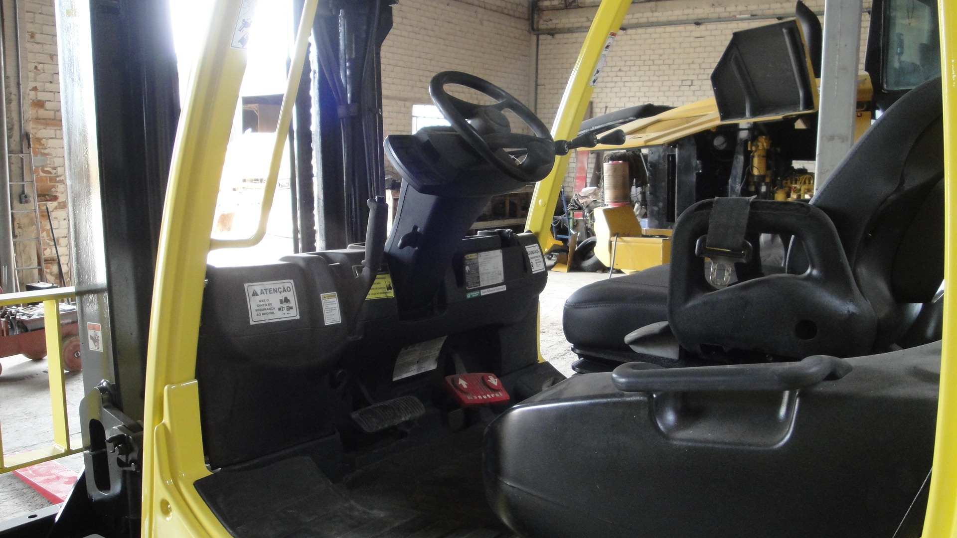 EMPILHADEIRA HYSTER H-155 FT 2014 de Br Tratores no Paraná