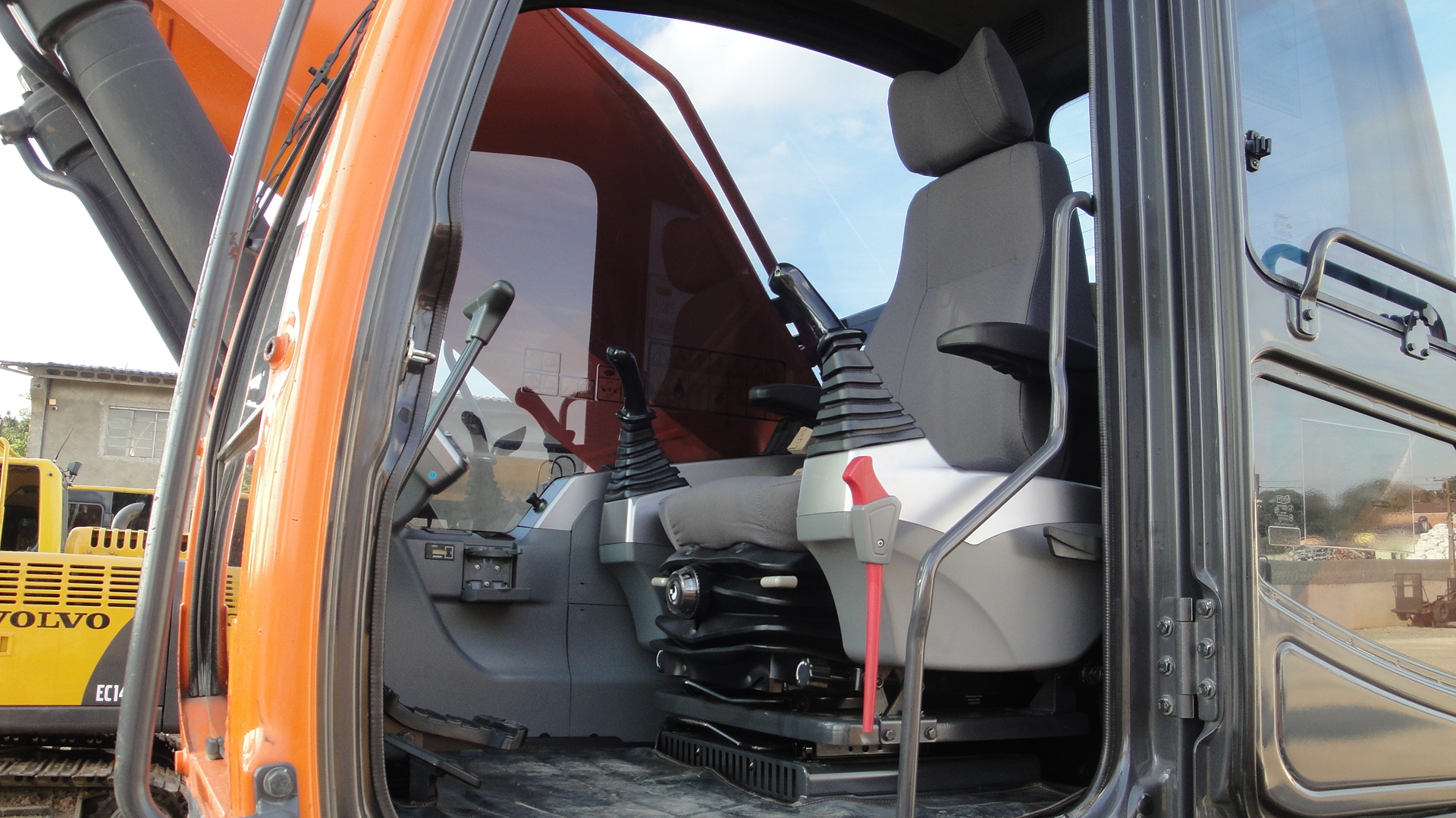 Escavadeira Doosan DX340 LC 2018 Revisada de Br Tratores no Paraná