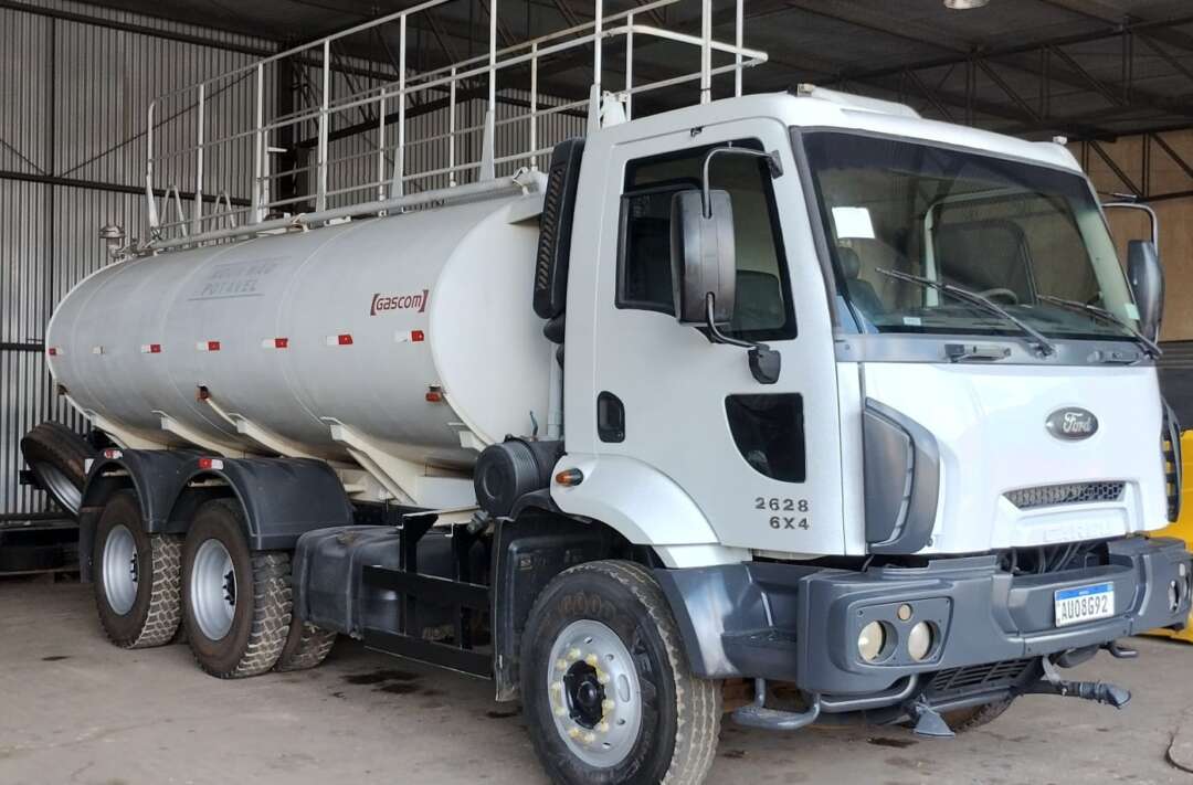 Caminhão FORD CARGO 2628 Tanque Pipa ANO 2012 de Br Tratores no Paraná