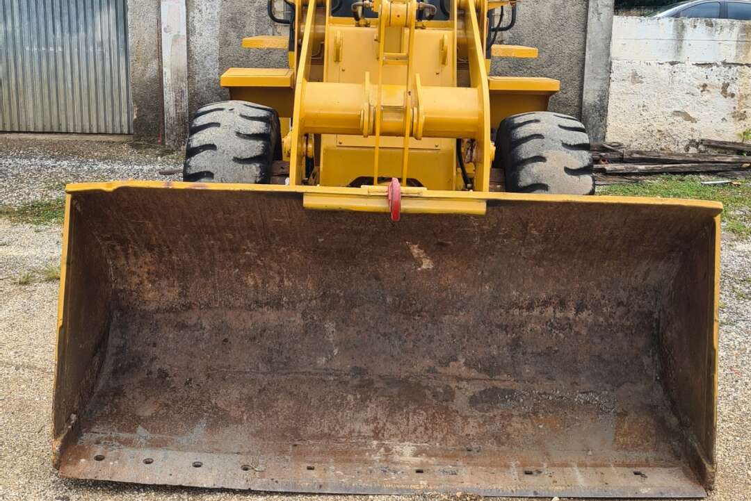 PA CARREGADEIRA LIUGONG 816 CARREGADEIRA ANO 2011 de Br Tratores no Paraná