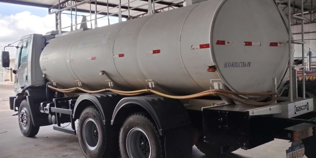 Caminhão FORD CARGO 2628 Tanque Pipa ANO 2012 de Br Tratores no Paraná