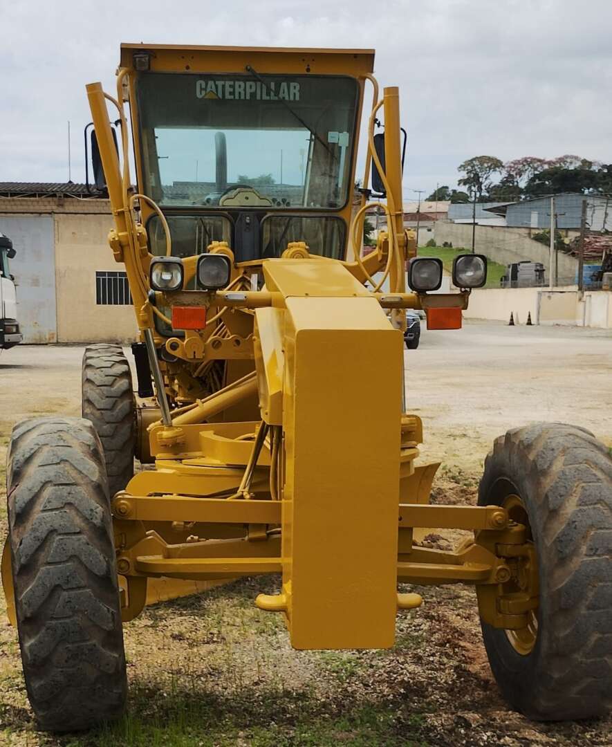 MOTONIVELADORA CATERPILLAR 120H ANO 2009 de Br Tratores no Paraná