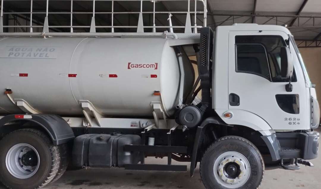 Caminhão FORD CARGO 2628 Tanque Pipa ANO 2012 de Br Tratores no Paraná