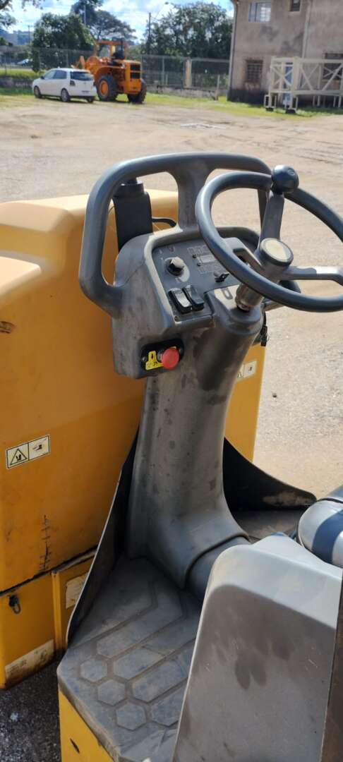 ROLO COMPACTADOR CATERPILLAR CB14B ANO 2012 de Br Tratores no Paraná