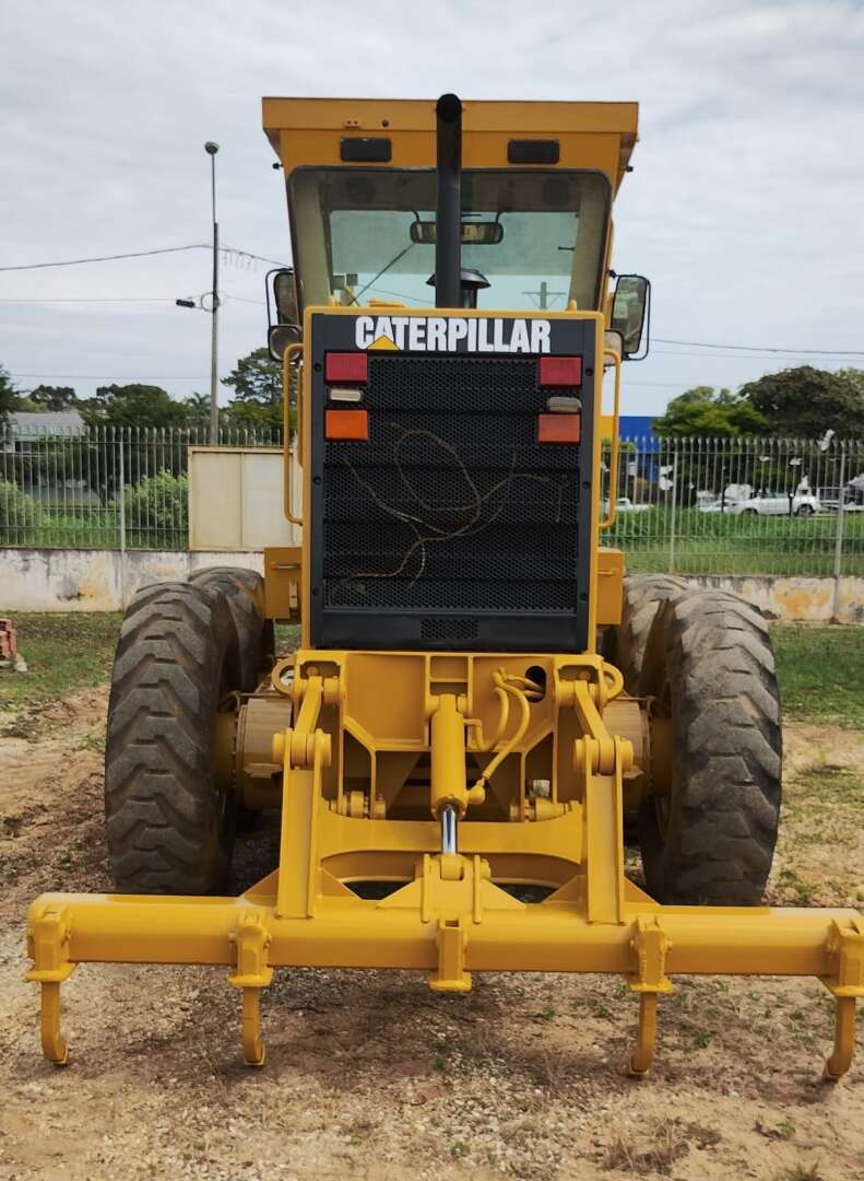 MOTONIVELADORA CATERPILLAR 120H ANO 2009 de Br Tratores no Paraná