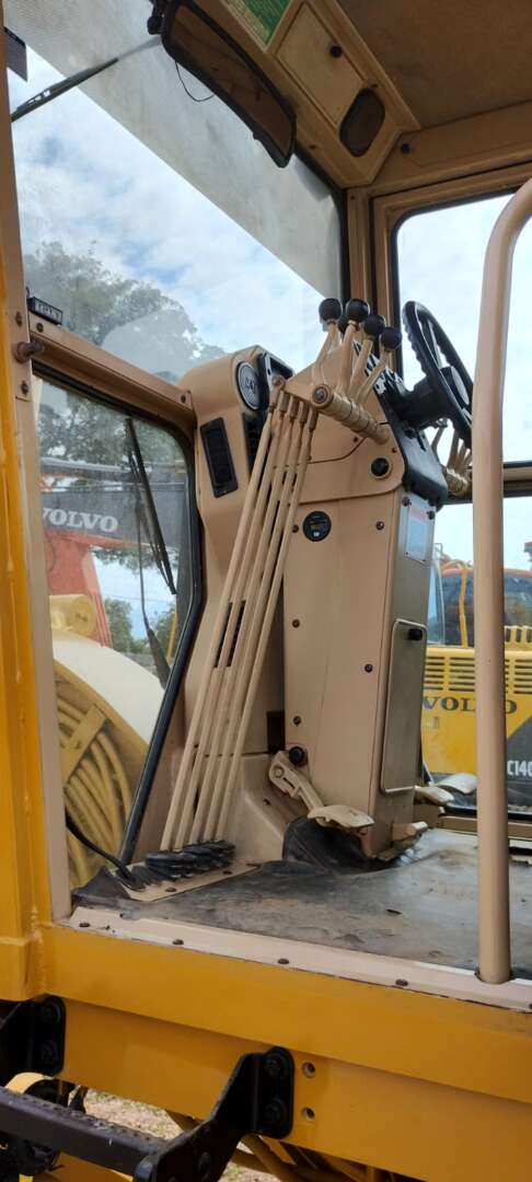 MOTONIVELADORA CATERPILLAR 120H ANO 2009 de Br Tratores no Paraná