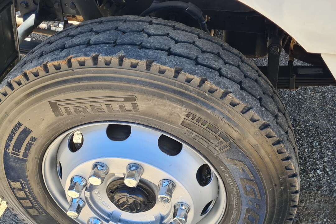 Caminhão VOLKSWAGEN VW 17190 Poliguindaste ANO 2013 de Br Tratores no Paraná