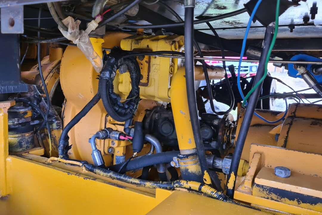 PA CARREGADEIRA LIUGONG 816 CARREGADEIRA ANO 2011 de Br Tratores no Paraná