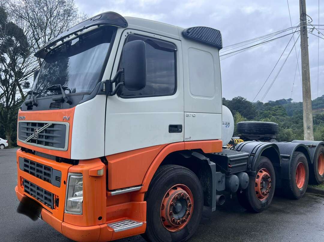 Caminhão VOLVO FM 370 Cavalo Mecânico ANO 2010 de A.D.P Caminhões no Paraná