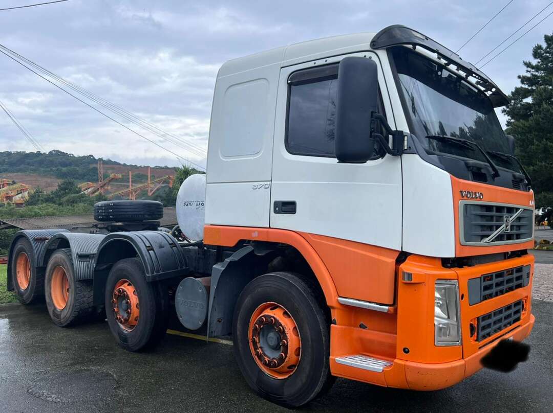 Caminhão VOLVO FM 370 Cavalo Mecânico ANO 2010 de A.D.P Caminhões no Paraná