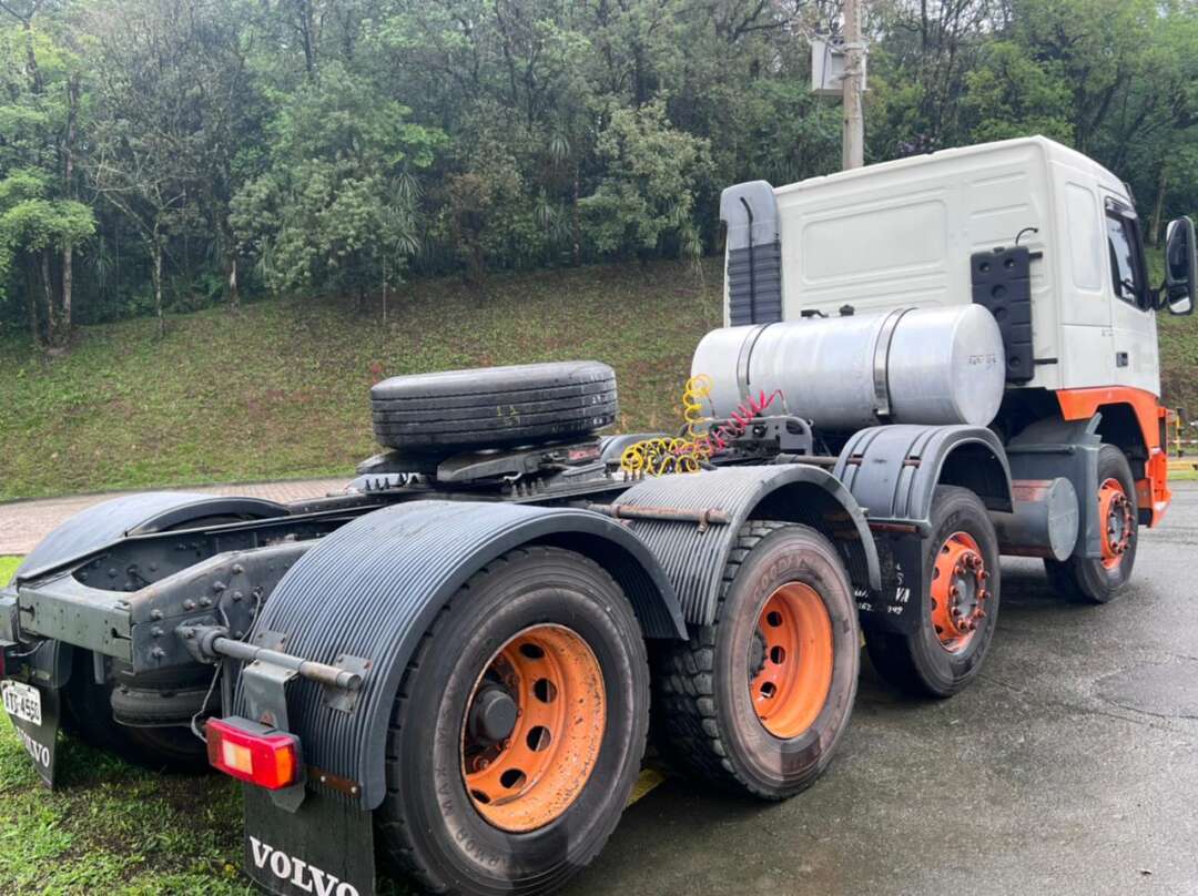 Caminhão VOLVO FM 370 Cavalo Mecânico ANO 2010 de A.D.P Caminhões no Paraná