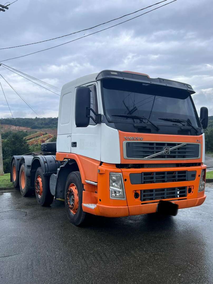 Caminhão VOLVO FM 370 Cavalo Mecânico ANO 2010 de A.D.P Caminhões no Paraná