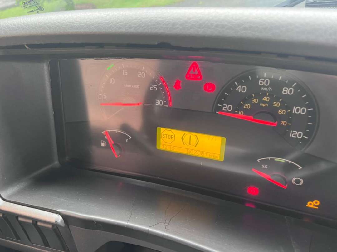 Caminhão VOLVO FM 370 Cavalo Mecânico ANO 2010 de A.D.P Caminhões no Paraná