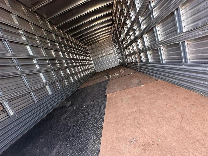 Caminhão MERCEDES BENZ MB 1316 Baú Furgão ANO 2020 de Michel Car no Paraná