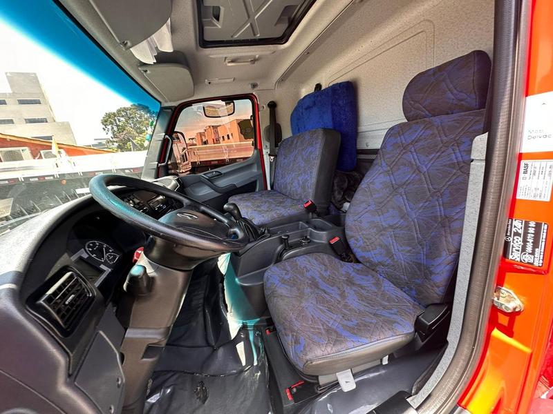 Caminhão MERCEDES BENZ MB 1316 Baú Furgão ANO 2020 de Michel Car no Paraná