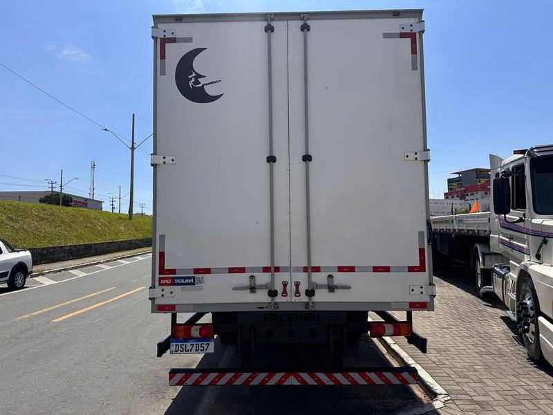 Caminhão MERCEDES BENZ MB 1316 Baú Furgão ANO 2020 de Michel Car no Paraná