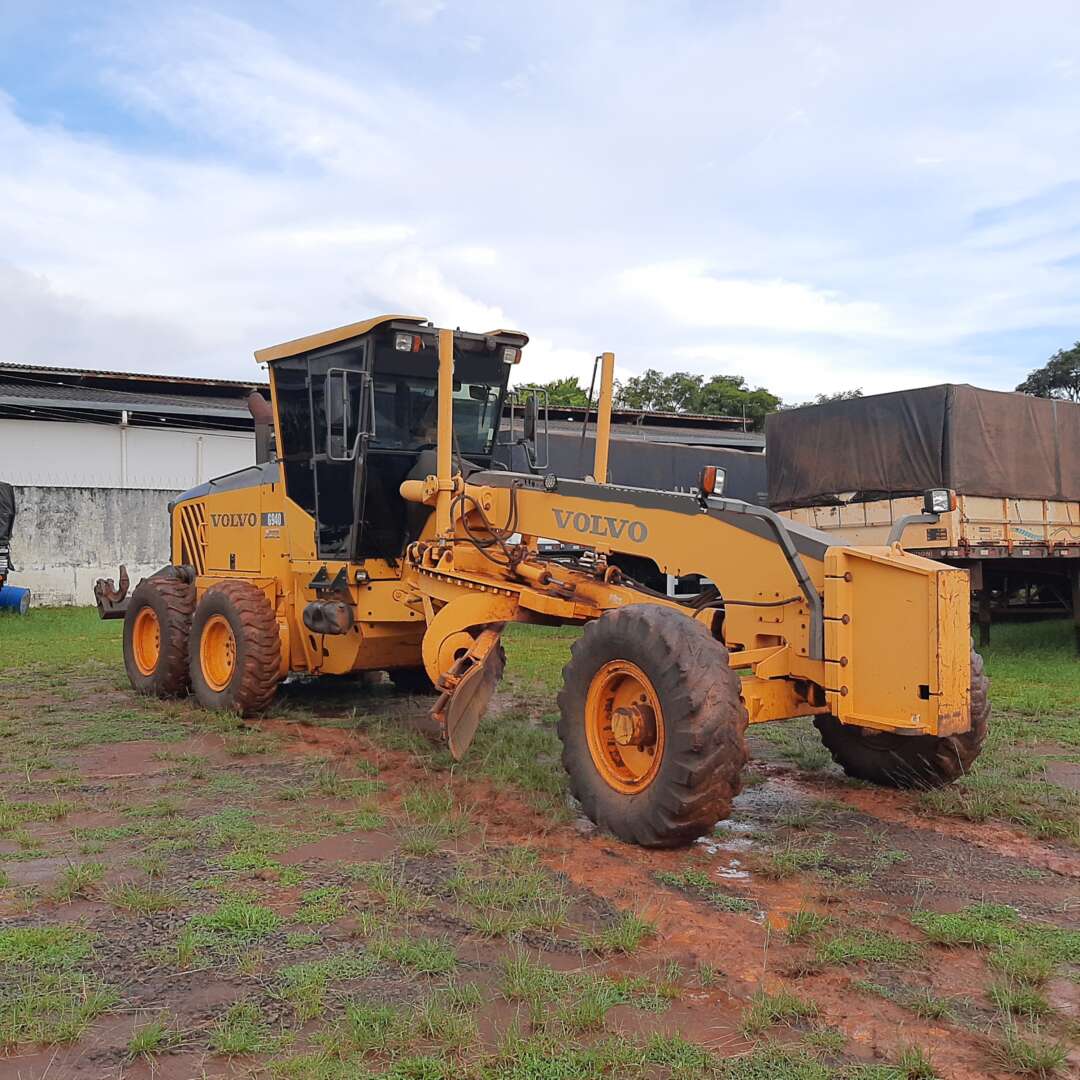 MOTONIVELADORA VOLVO G930 ANO 2013 de MegaTruck MS no Mato Grosso do Sul