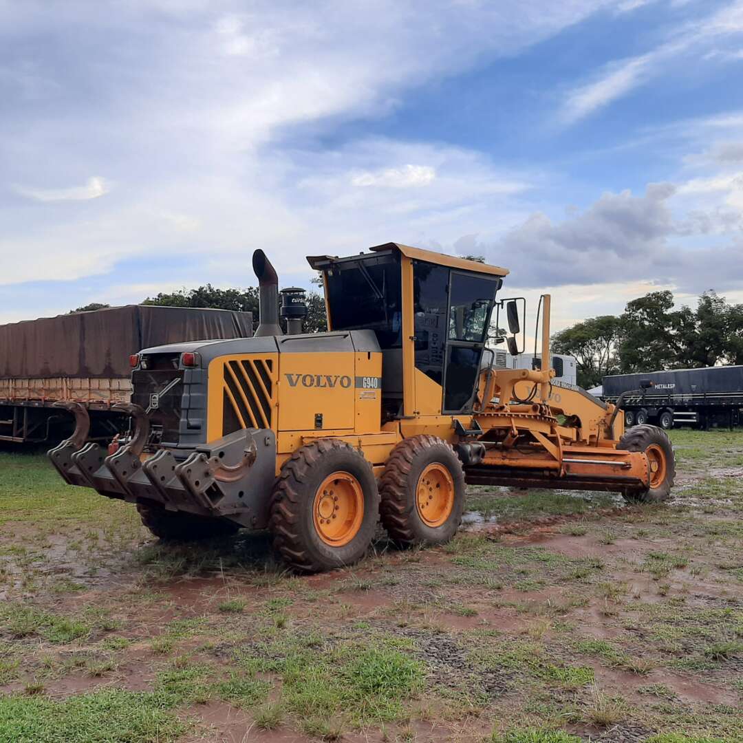 MOTONIVELADORA VOLVO G930 ANO 2013 de MegaTruck MS no Mato Grosso do Sul