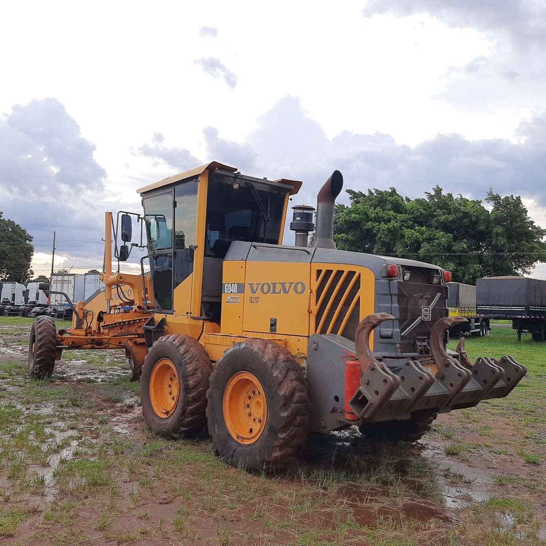 MOTONIVELADORA VOLVO G930 ANO 2013 de MegaTruck MS no Mato Grosso do Sul