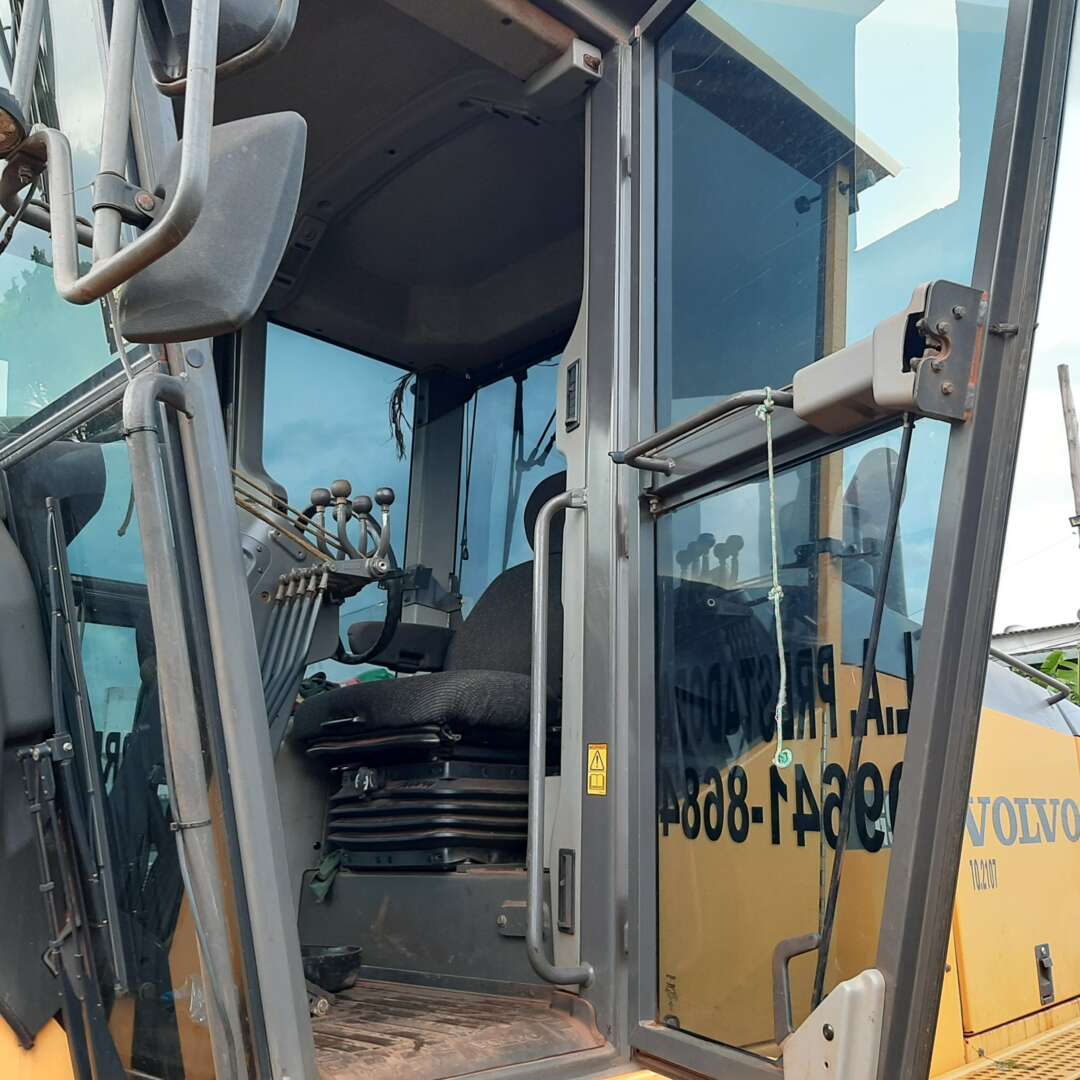 MOTONIVELADORA VOLVO G930 ANO 2013 de MegaTruck MS no Mato Grosso do Sul