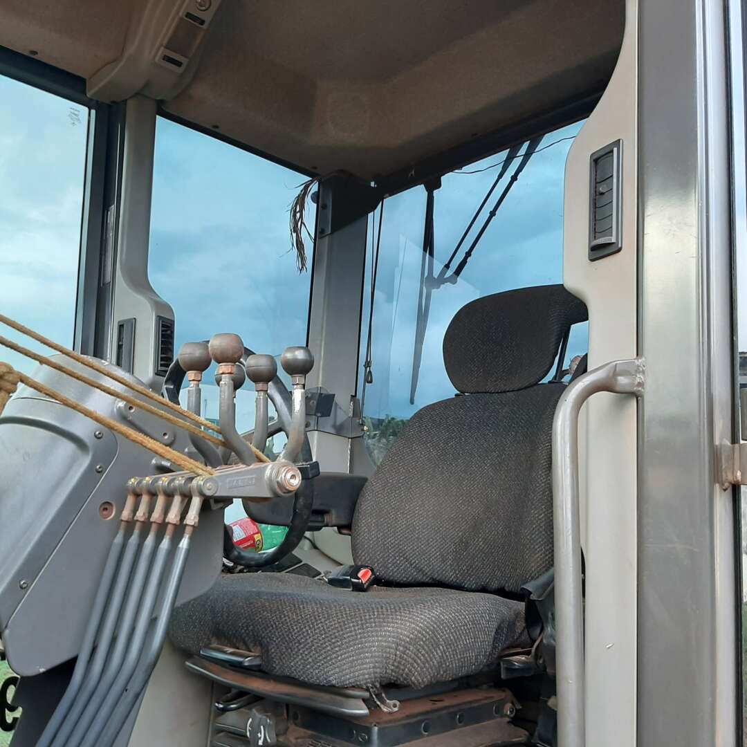 MOTONIVELADORA VOLVO G930 ANO 2013 de MegaTruck MS no Mato Grosso do Sul