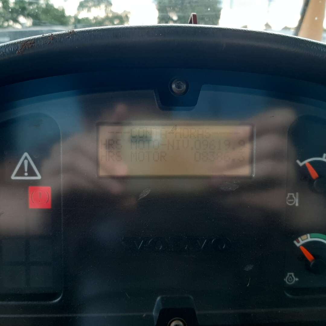 MOTONIVELADORA VOLVO G930 ANO 2013 de MegaTruck MS no Mato Grosso do Sul