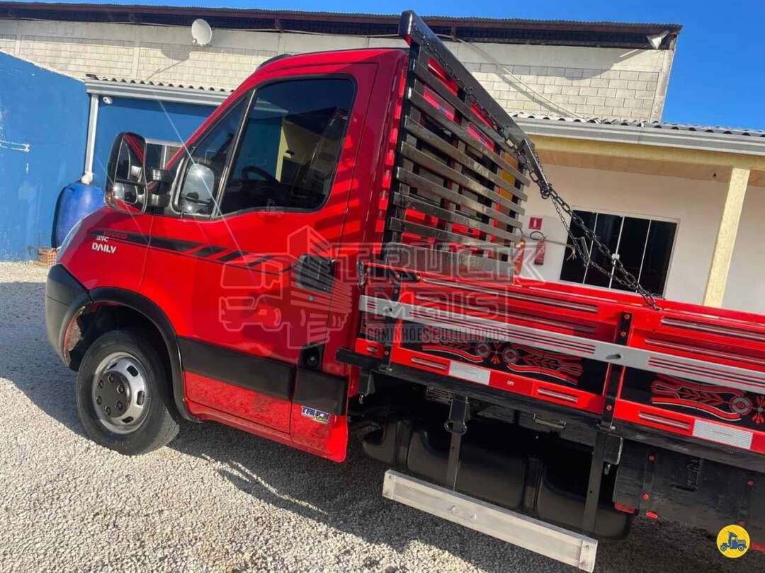 Caminhão IVECO DAILY 55c17 Carroceria ANO 2013 de Truck Mais Caminhões no Paraná