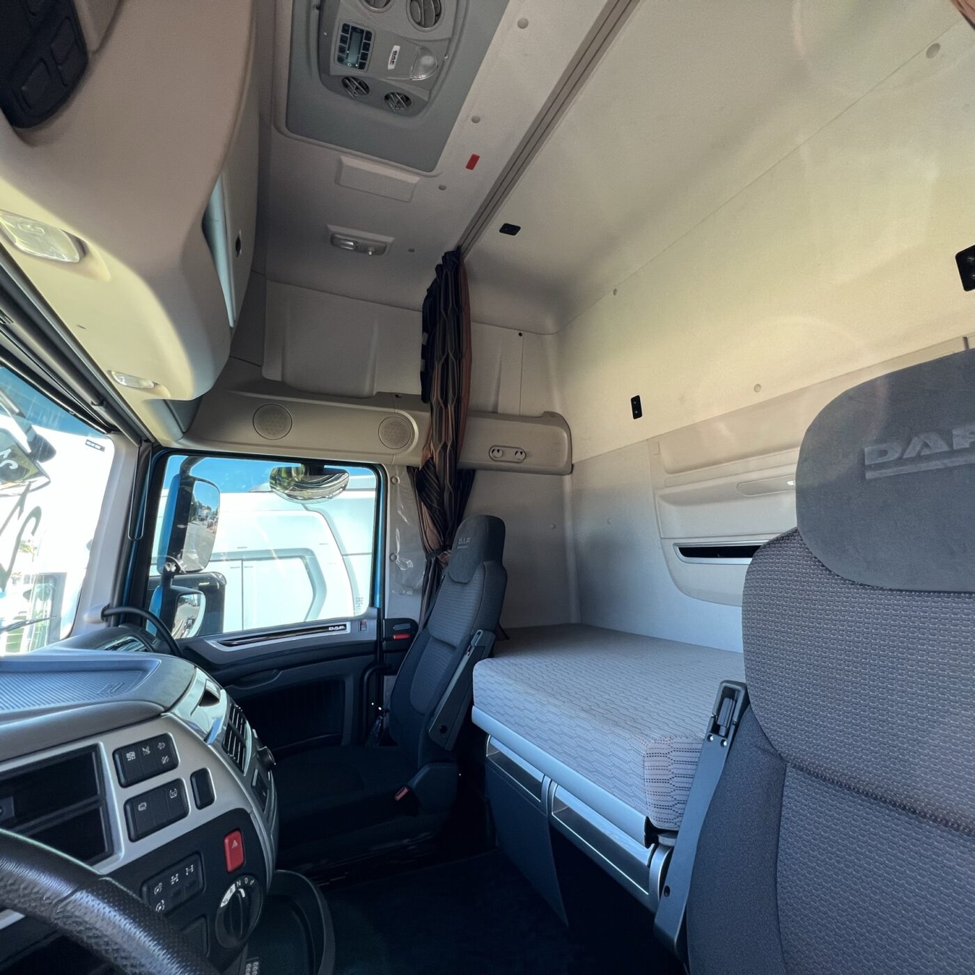 CAVALO MECÂNICO DAF XF530 2020/2021 6X4 de Caiobá Seminovos no Mato Grosso do Sul