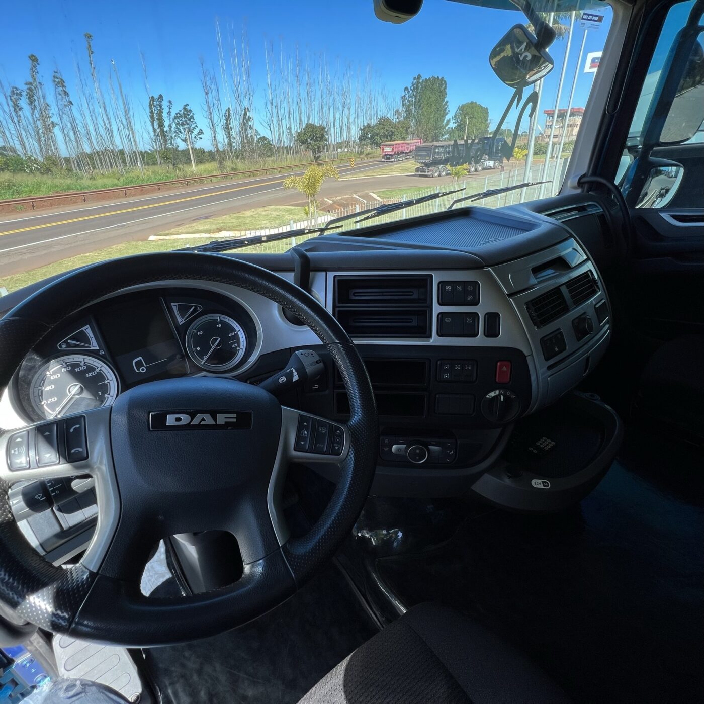 CAVALO MECÂNICO DAF XF530 2020/2021 6X4 de Caiobá Seminovos no Mato Grosso do Sul