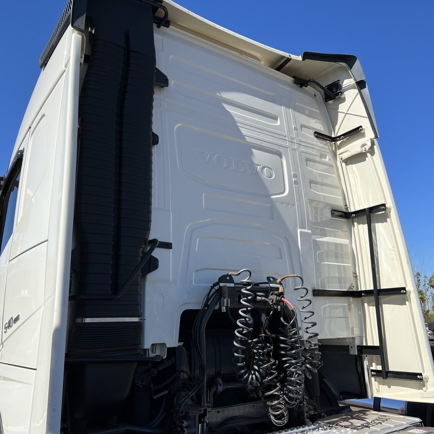 CAVALO MECÂNICO VOLVO FH 540 2022 6X4 de Caiobá Seminovos no Mato Grosso do Sul