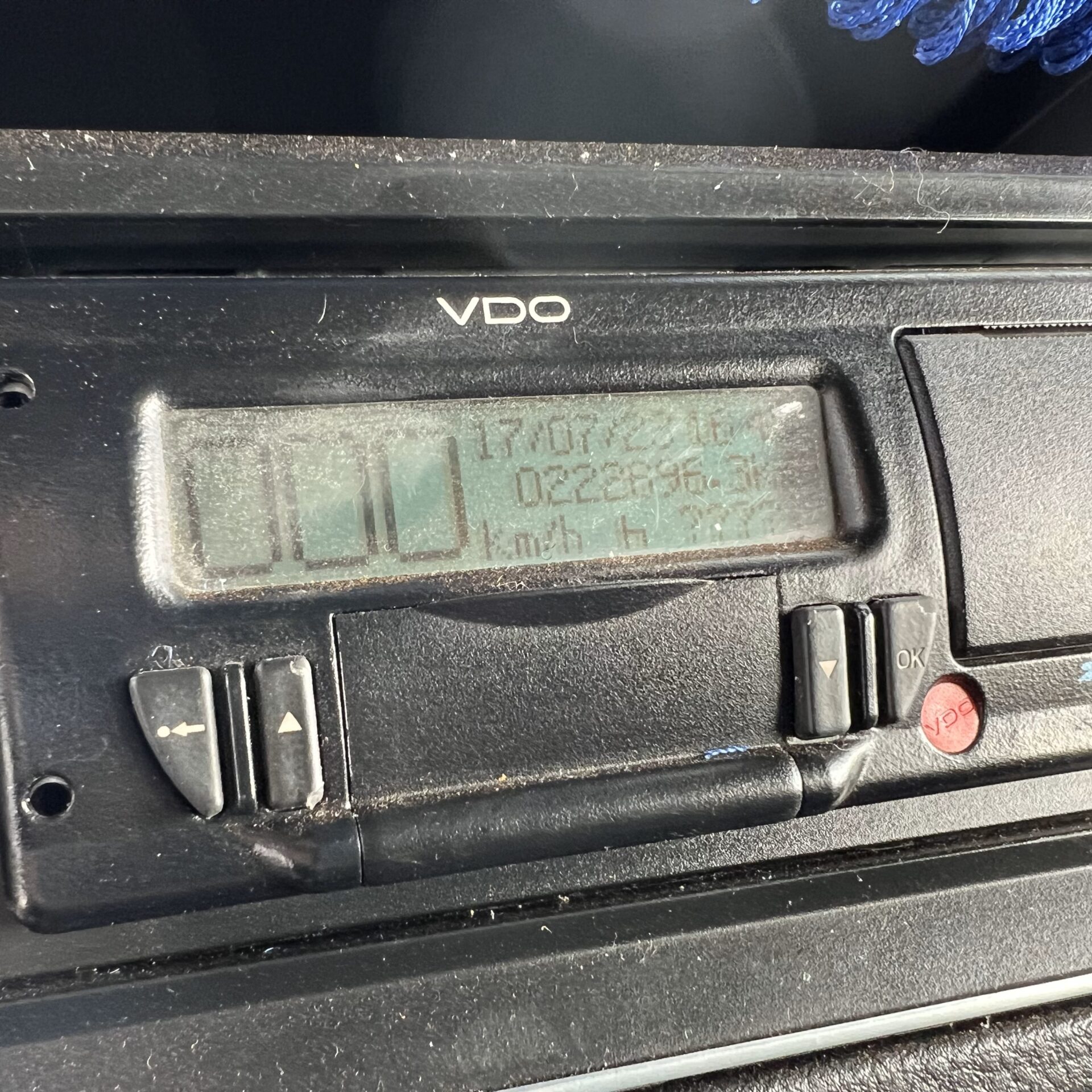 CAMINHÃO 3/4 VOLKSWAGEN 11180 2020 BAÚ COM PLATAFORMA de Caiobá Seminovos no Mato Grosso do Sul