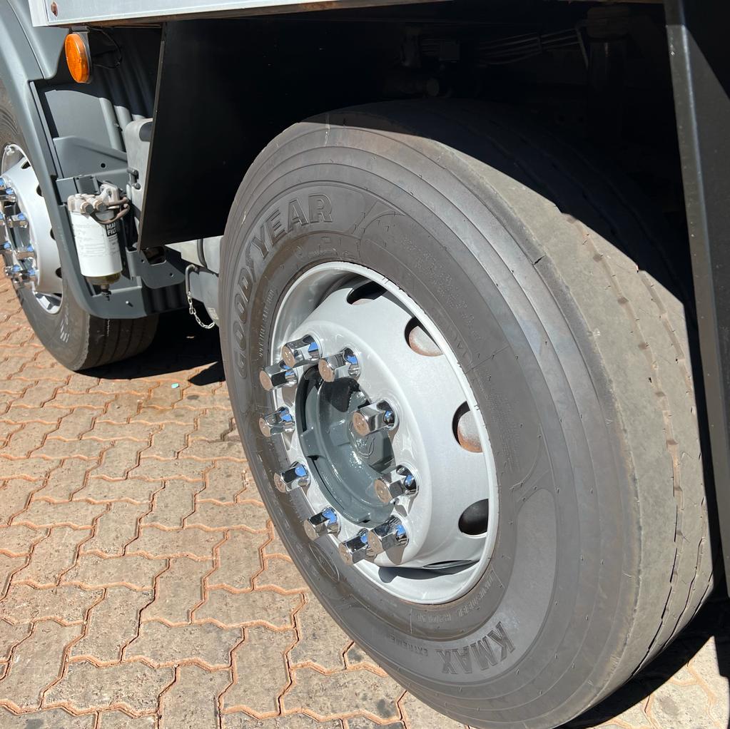 CAMINHÃO SCANIA P310 BITRUCK 4 EIXO 2017 NO BAÚ de Caiobá Seminovos no Mato Grosso do Sul