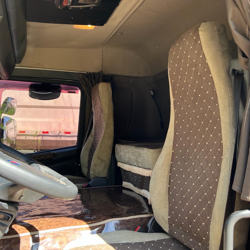 CAMINHÃO SCANIA P310 BITRUCK 4 EIXO 2017 NO BAÚ de Caiobá Seminovos no Mato Grosso do Sul