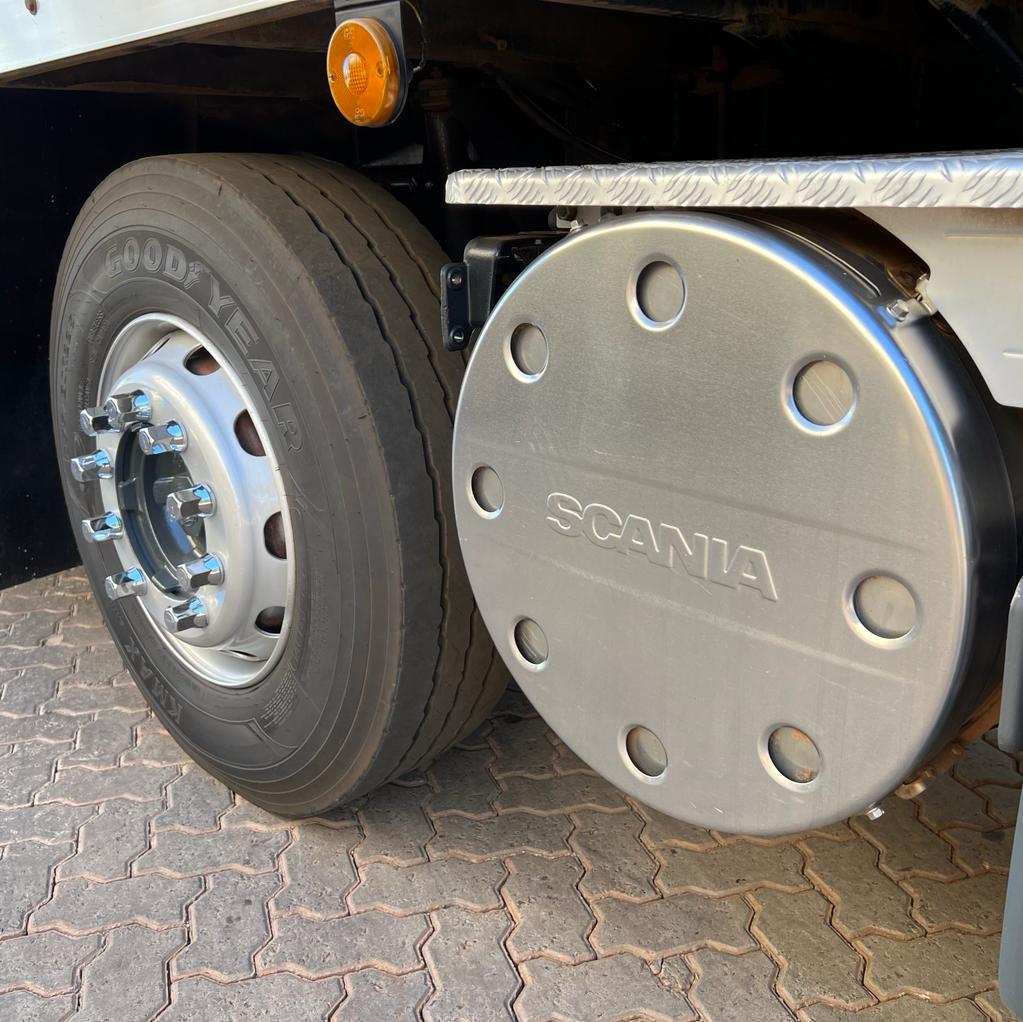 CAMINHÃO SCANIA P310 BITRUCK 4 EIXO 2017 NO BAÚ de Caiobá Seminovos no Mato Grosso do Sul