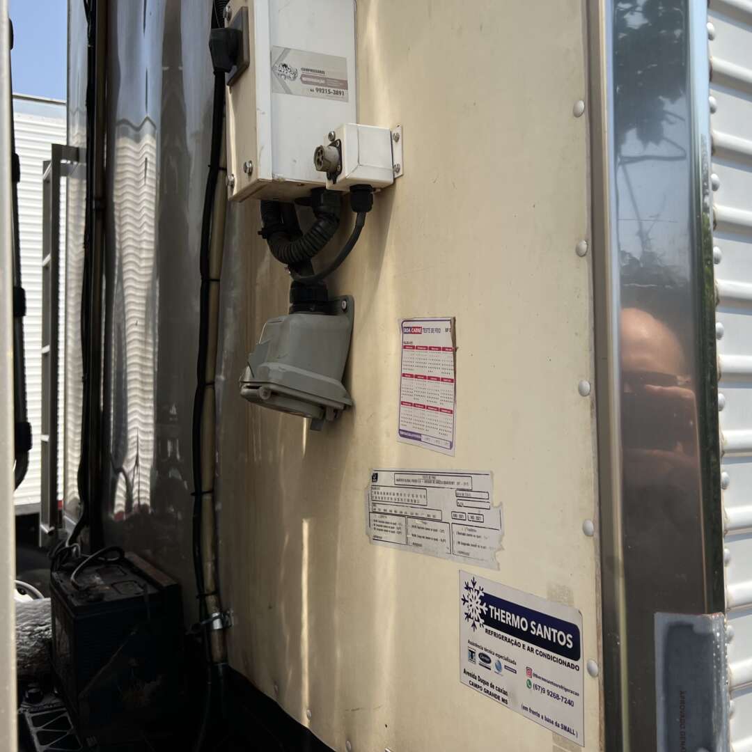 Caminhão SCANIA P310 Baú Refrigerado ANO 2013 de Caiobá Seminovos no Mato Grosso do Sul