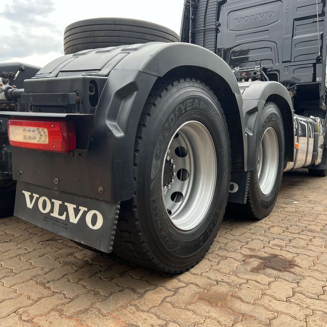 Caminhão VOLVO FH 540 Cavalo Mecânico ANO 2021 de Caiobá Seminovos no Mato Grosso do Sul