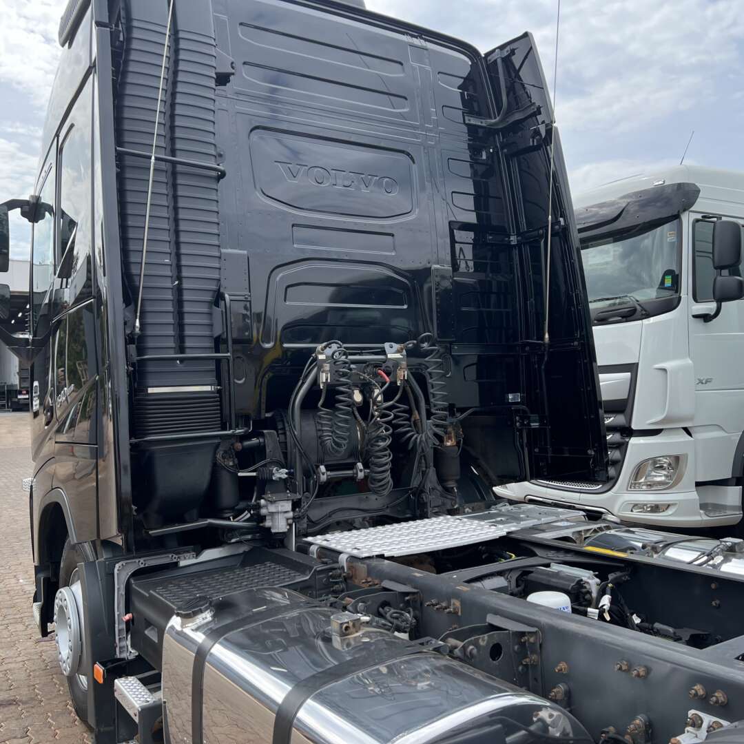 Caminhão VOLVO FH 540 Cavalo Mecânico ANO 2021 de Caiobá Seminovos no Mato Grosso do Sul