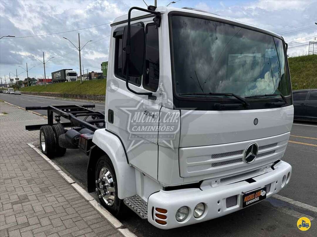 Caminhão MERCEDES BENZ MB 914 Chassis ANO 2003 de Michel Car no Paraná