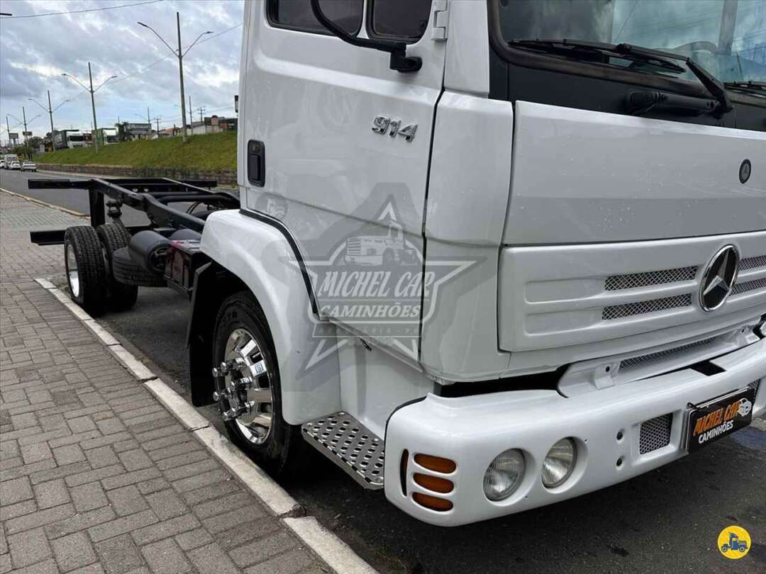 Caminhão MERCEDES BENZ MB 914 Chassis ANO 2003 de Michel Car no Paraná