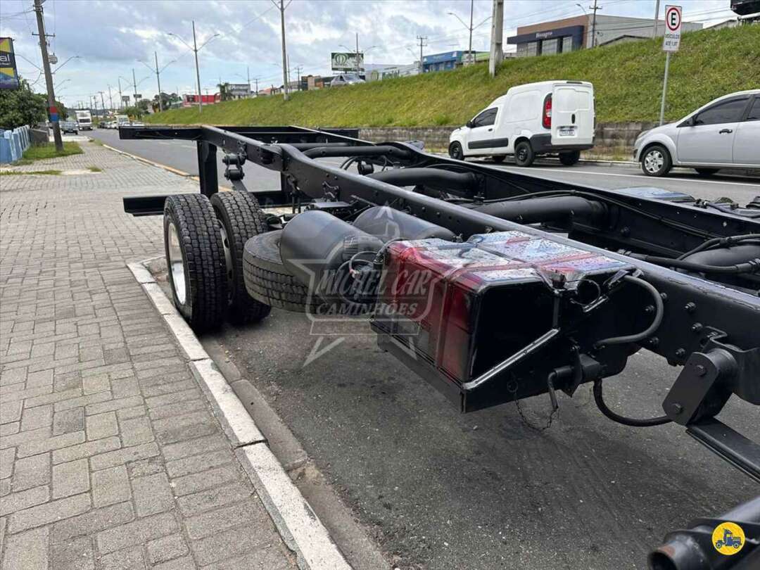 Caminhão MERCEDES BENZ MB 914 Chassis ANO 2003 de Michel Car no Paraná
