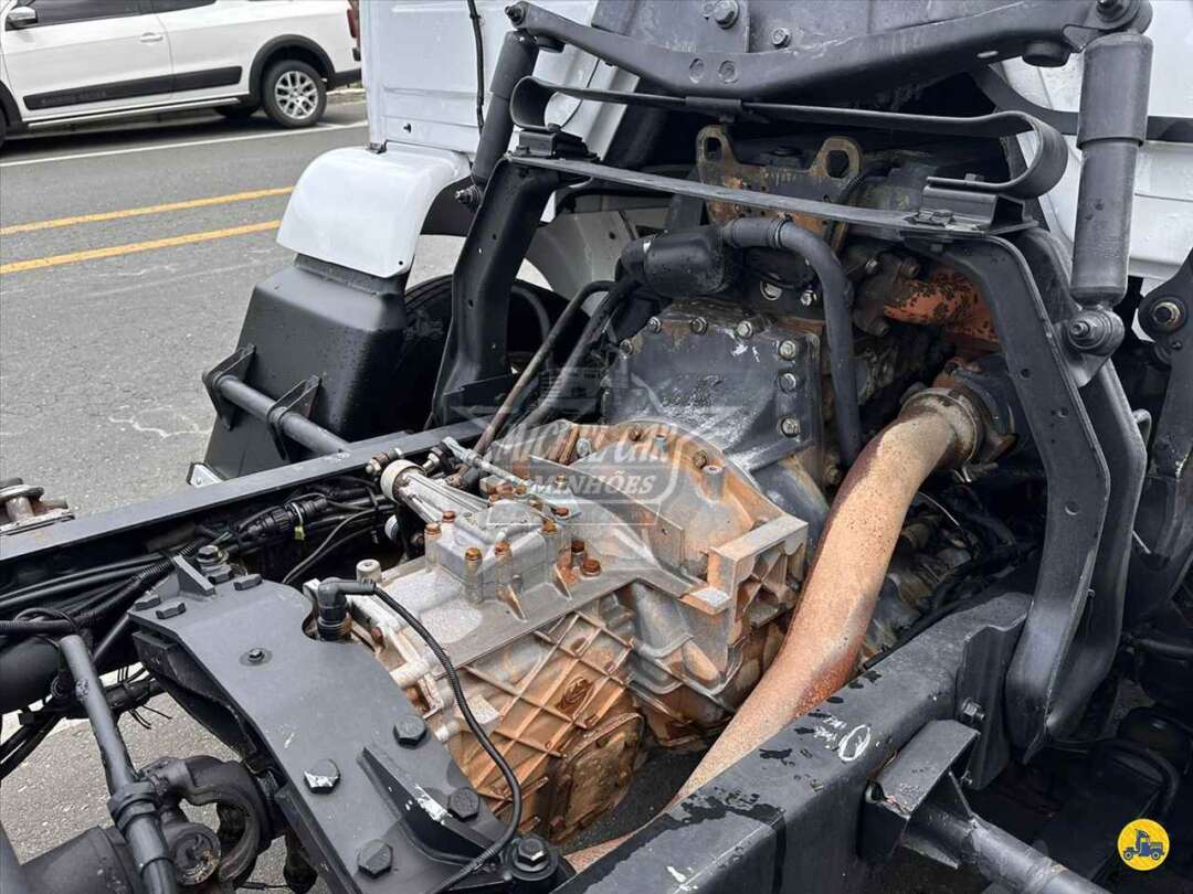 Caminhão MERCEDES BENZ MB 914 Chassis ANO 2003 de Michel Car no Paraná