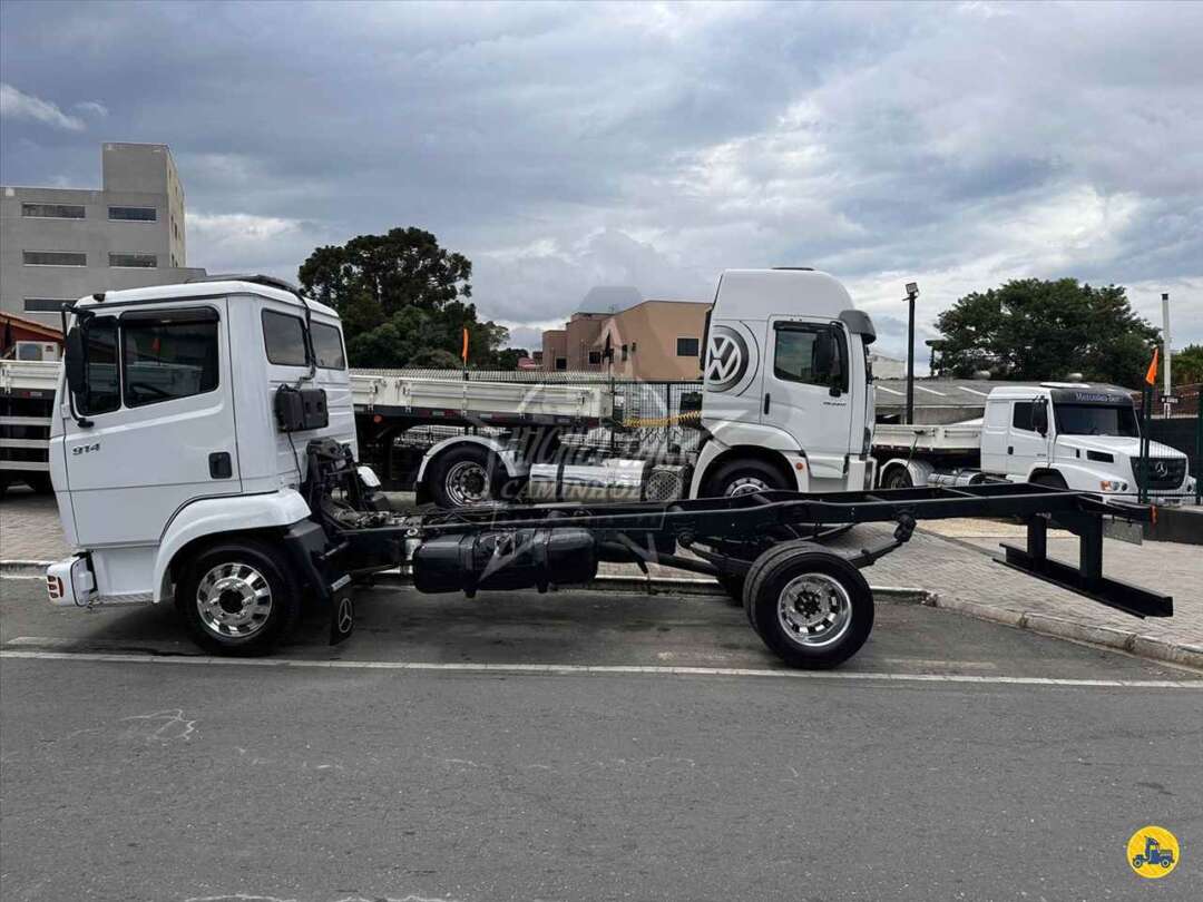 Caminhão MERCEDES BENZ MB 914 Chassis ANO 2003 de Michel Car no Paraná