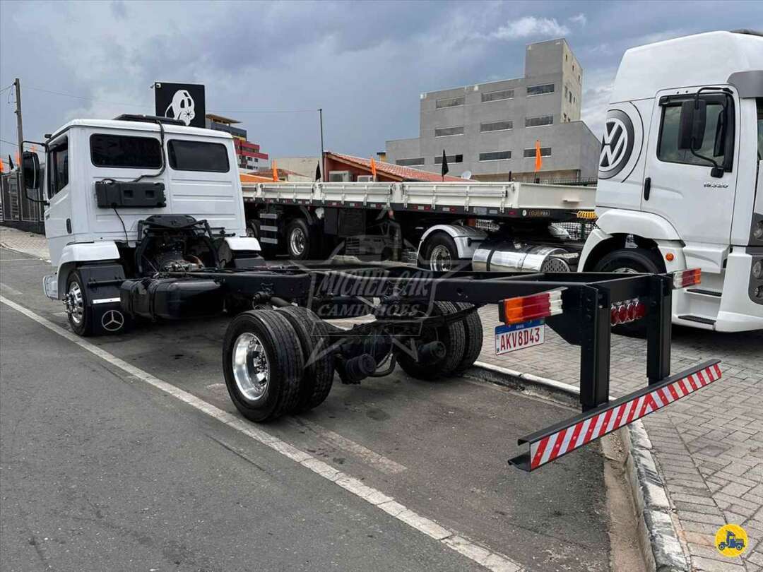 Caminhão MERCEDES BENZ MB 914 Chassis ANO 2003 de Michel Car no Paraná
