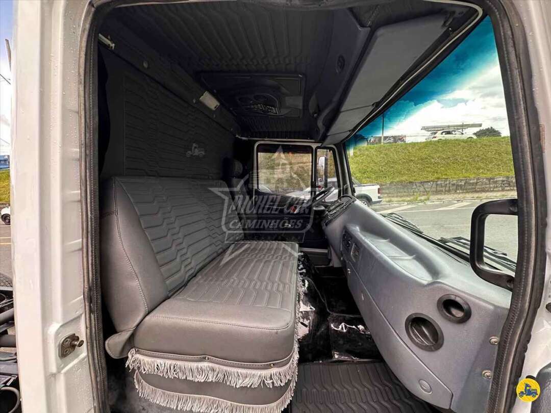 Caminhão MERCEDES BENZ MB 914 Chassis ANO 2003 de Michel Car no Paraná